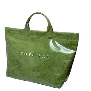 GLOSSY STATEMENT TOTE